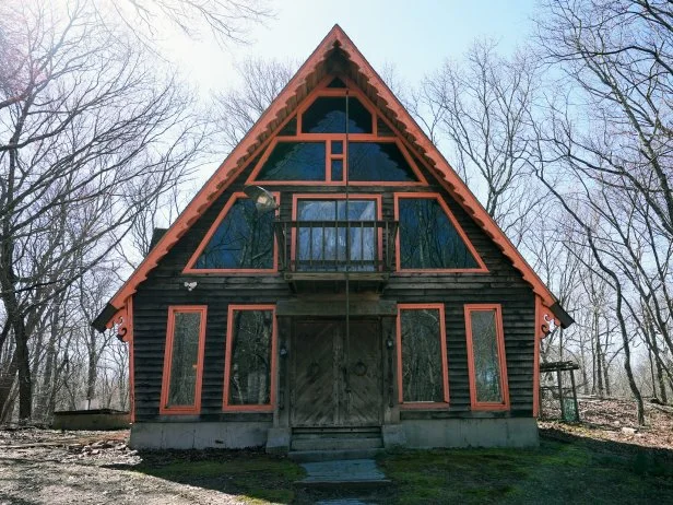 Exterior of the Hansel and Gretel's Frightening Fixer-Upper house, as seen on Scariest House in America, Season 1.